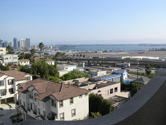 Building Photo - HUGE 2BD/2BA CONDO IN MISSION HILLS - AMAZ...