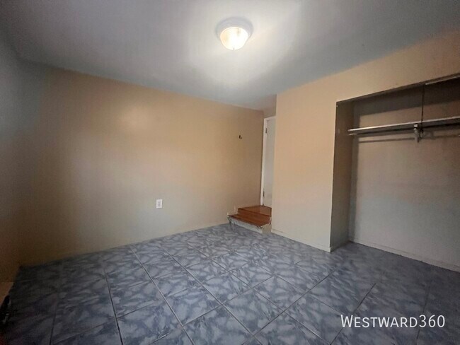 Building Photo - 1622 N 40th Ave