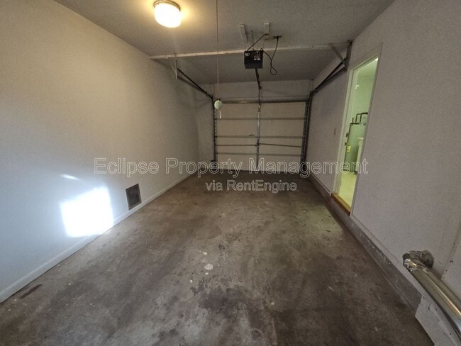 Building Photo - 715 3rd St