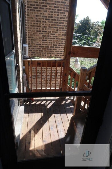 Building Photo - 6364 N Hermitage Ave