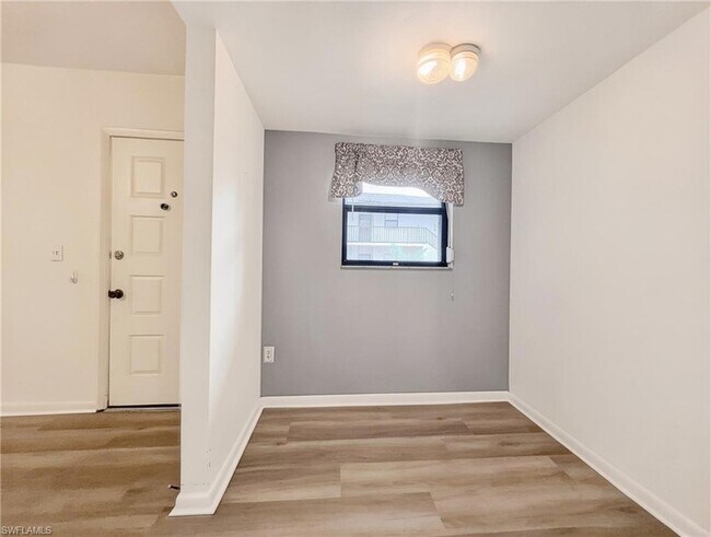 Building Photo - 1701 Courtyard Way