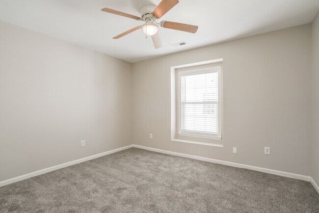 Building Photo - 2852 Roundleaf Ct