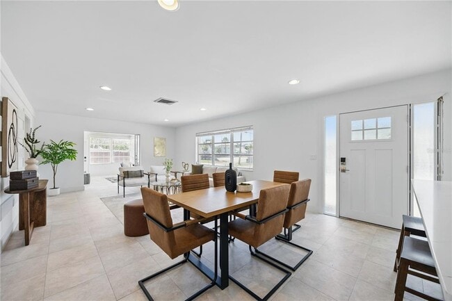 Building Photo - 3528 Casablanca Ave