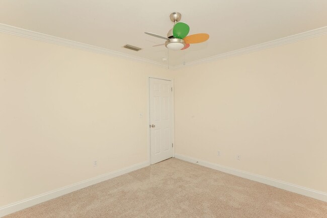 Building Photo - Spacious 4BR Home with a Fenced Yard & Jetted Tub