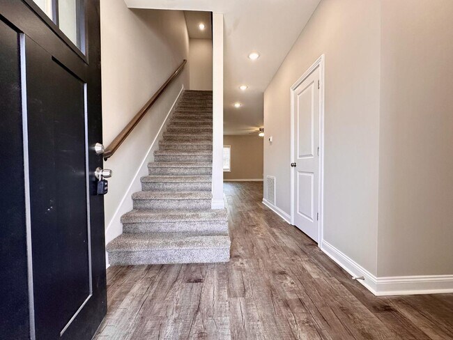 Building Photo - 1174 Meadowhill Ln