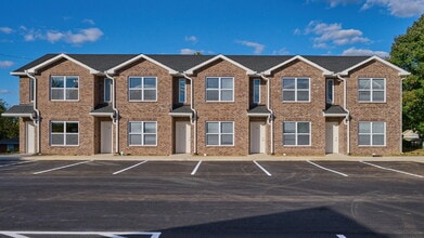 Building Photo - Special: 2BR, 1 1/2 BA townhouse