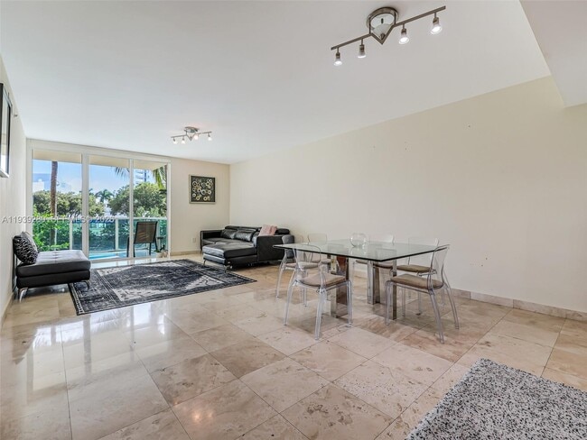 Building Photo - 3330 NE 190th St