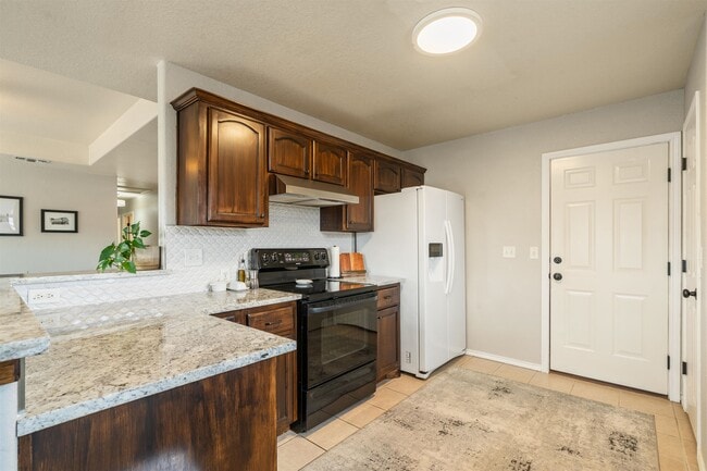 Building Photo - 208 Ramon Cardenas Dr