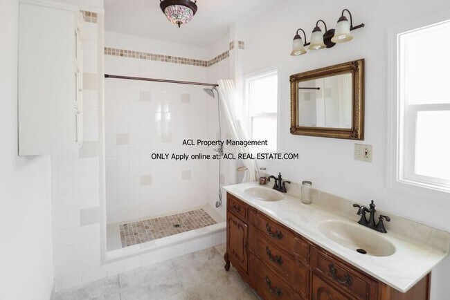 Building Photo - Nicely Located, Pet Friendly, Lake Merritt area home for rent