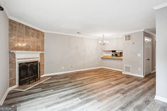 Building Photo - 2049 Charter Ln