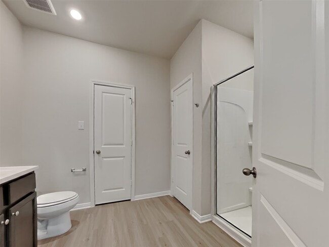 Building Photo - 15419 Maple Ter Dr