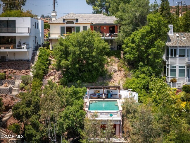 Building Photo - 2094 Trentham Rd