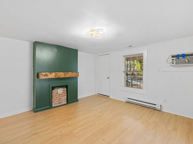 Building Photo - 532 E Iredell Ave