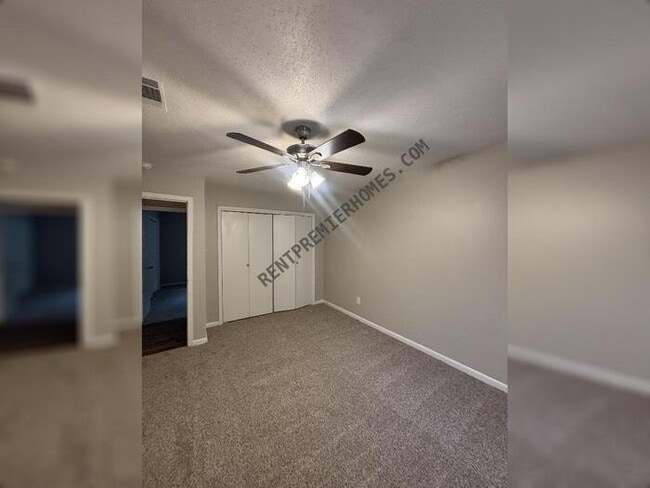 Building Photo - 2221 Dorchester Dr