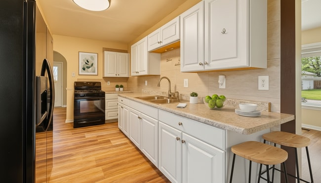 Building Photo - Your Timeless Haven in St. Paul for $2,199/month! $250 OFF 1st MONTH!