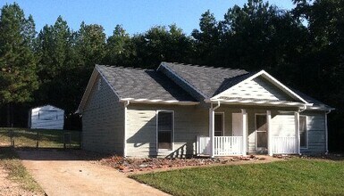 Building Photo - 3 Bedroom 2 Bath Senoia Ga
