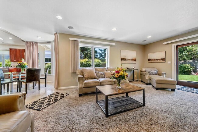 Building Photo - 530 Irven Ct