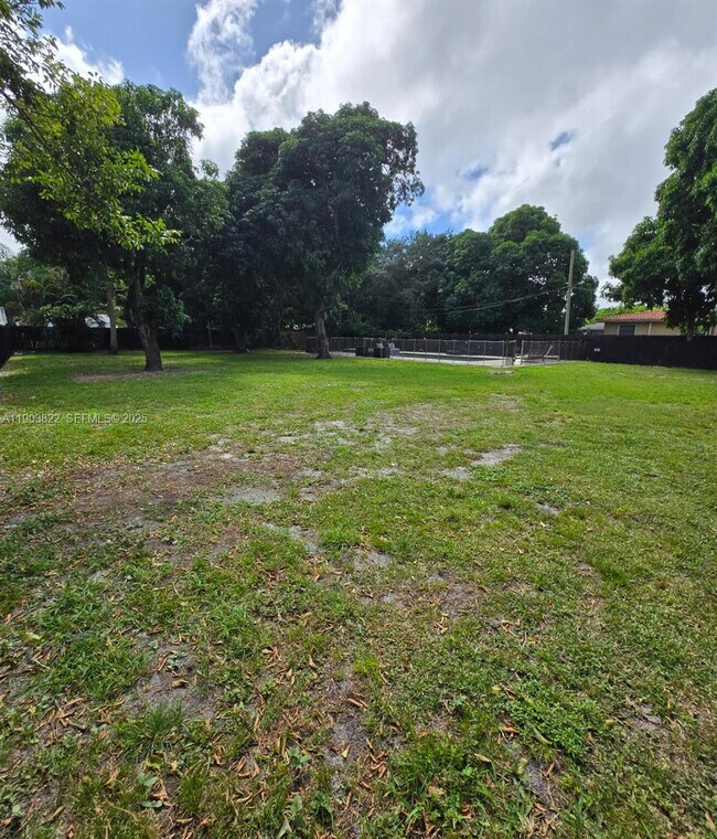 Building Photo - 2420 Jackson St