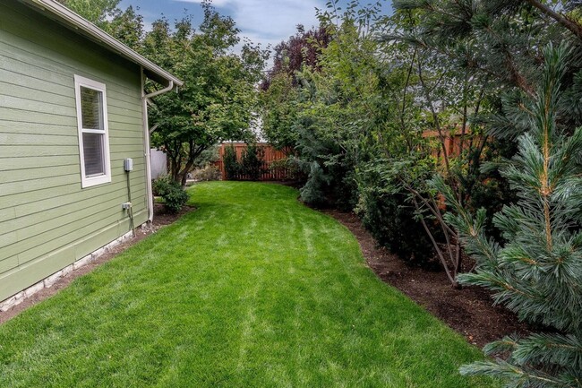 Building Photo - Beautiful Westside Home