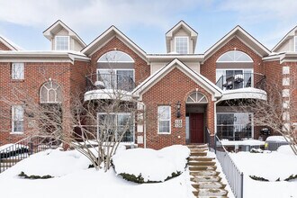 Building Photo - 120 W Oakbrook Dr