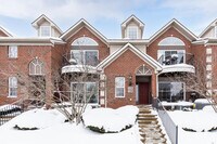 Building Photo - 120 W Oakbrook Dr