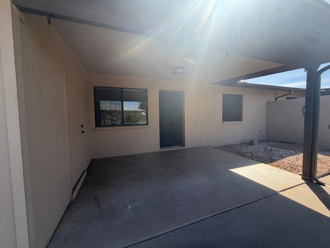 Building Photo - 520 S Greenfield Rd