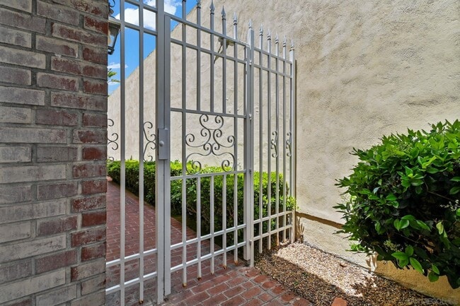 Building Photo - 7622 Herschel Ave