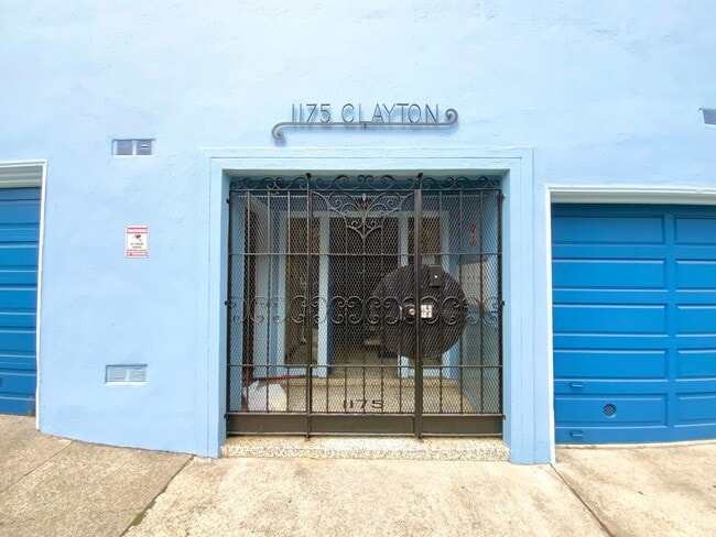 Building Photo - REMODELED KITCHEN! Storage, Parking Available, On-Site Laundry!