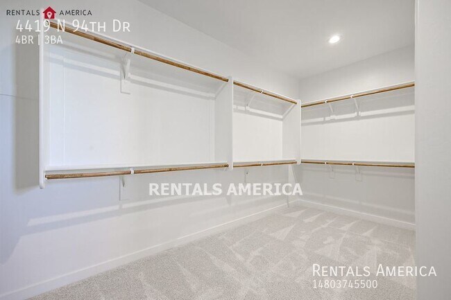 Building Photo - Gorgeous Open-Concept 4-Bedroom Home in a ...