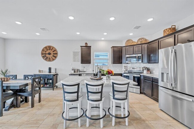 Building Photo - 717 Friar Tuck Dr
