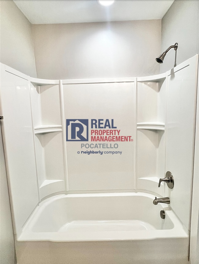 Building Photo - 3 Bedroom 2.5 Bathroom Town Home - 1 Car G...