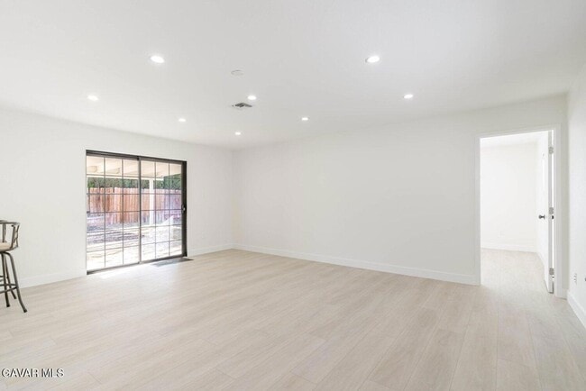 Building Photo - 514 E Ave J 9