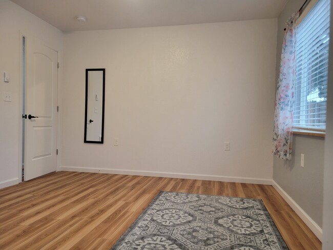 2nd bedroom or den 11.5'x11.5 - 323 E 13th St