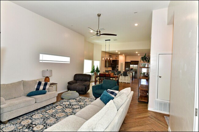 Building Photo - 2225 Tierra Delmonte Dr