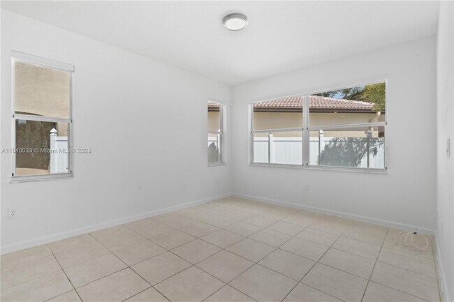Building Photo - 3956 NE 11th Dr