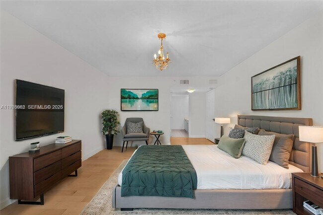 Building Photo - 619 E Sheridan St