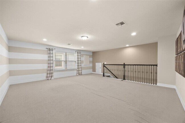Building Photo - 2880 E Lake Pointe Dr