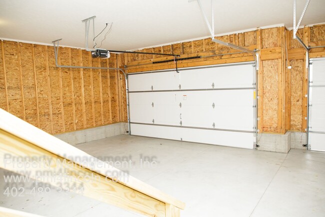 Building Photo - 5 Bedroom and 3 Bathroom House