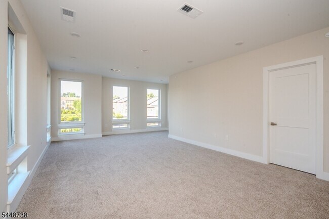 Building Photo - 112 Village Dr
