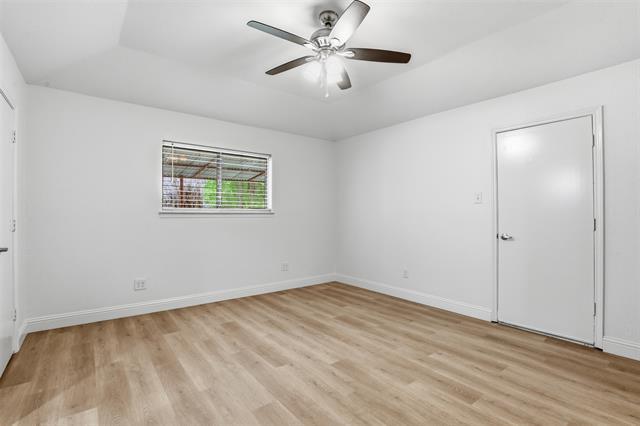 Building Photo - 300 Hidden Valley Dr