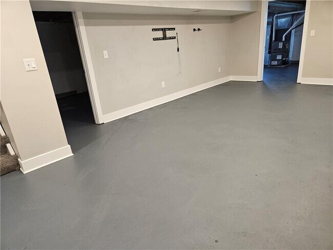 Building Photo - 2412 Cathedral Dr