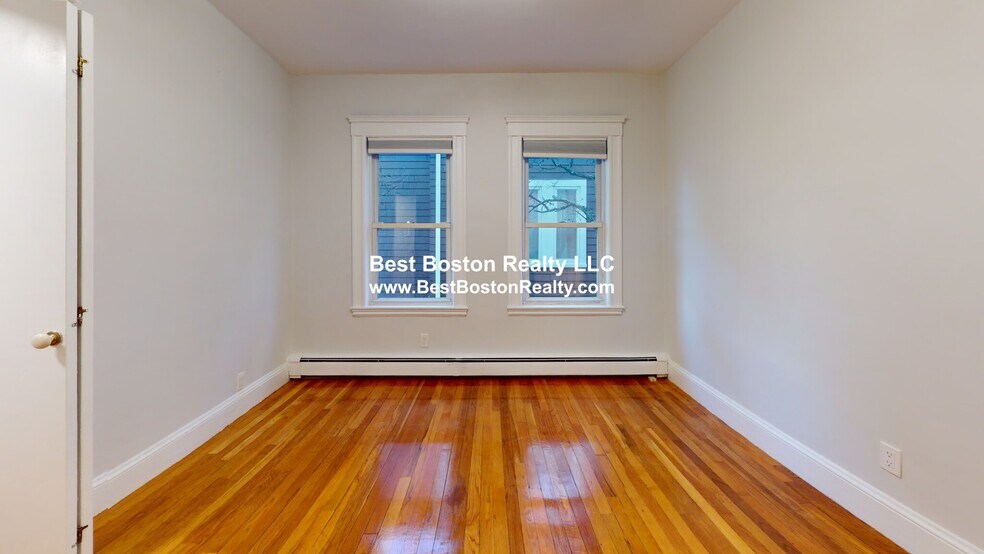 Building Photo - 14 Wellesley St