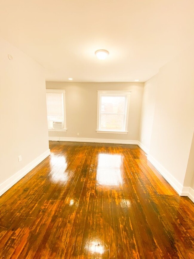 Building Photo - Spacious 3 Bed 2 Bath Home!!