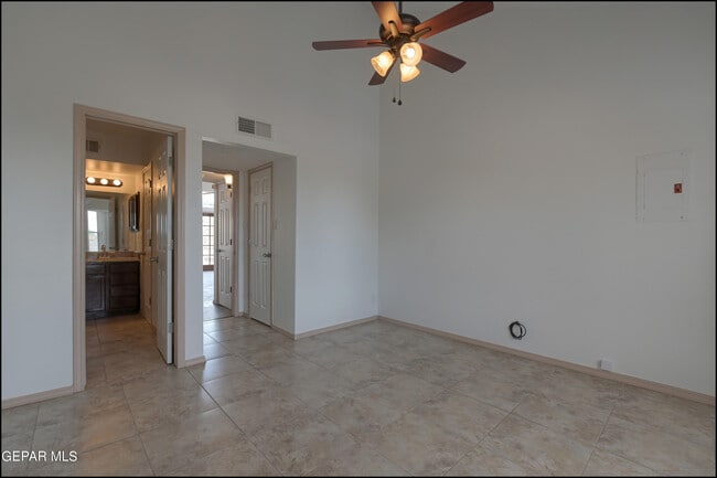 Building Photo - 894 Melville Ln