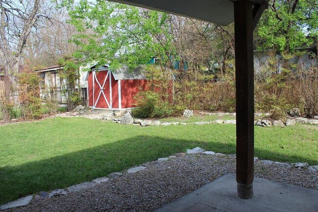 Building Photo - 5911 Aurora Dr