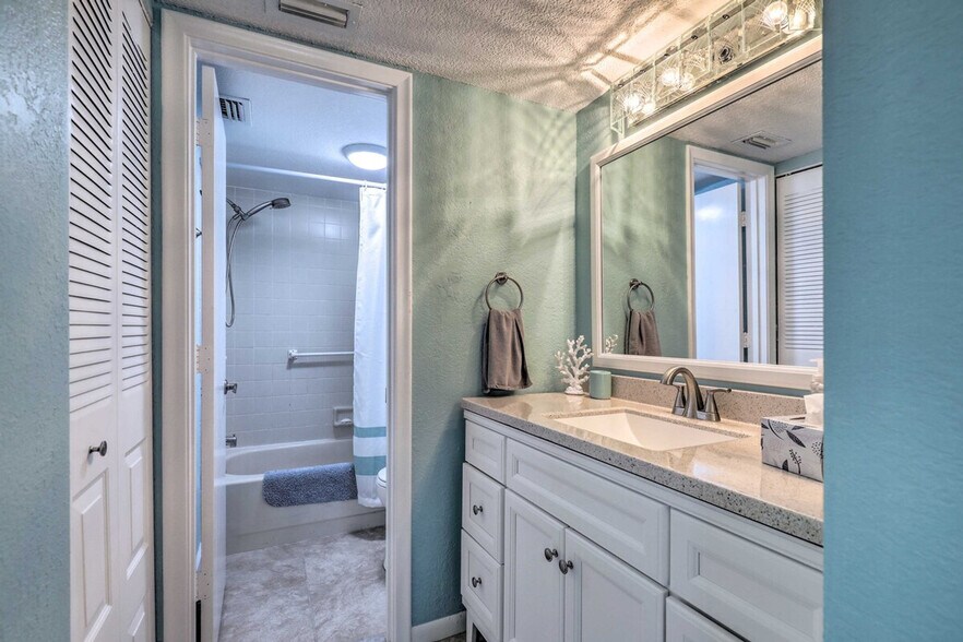 Building Photo - 6372 Palma Del Mar Blvd S