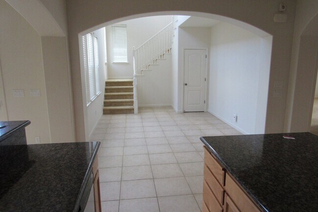 Building Photo - Gorgeous 4 Bed/3 Bath Mountain House Home ...