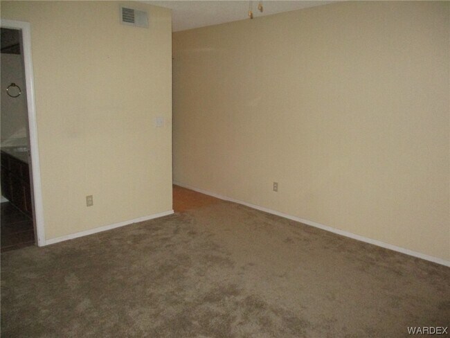 Building Photo - 2022 Merrill Ln