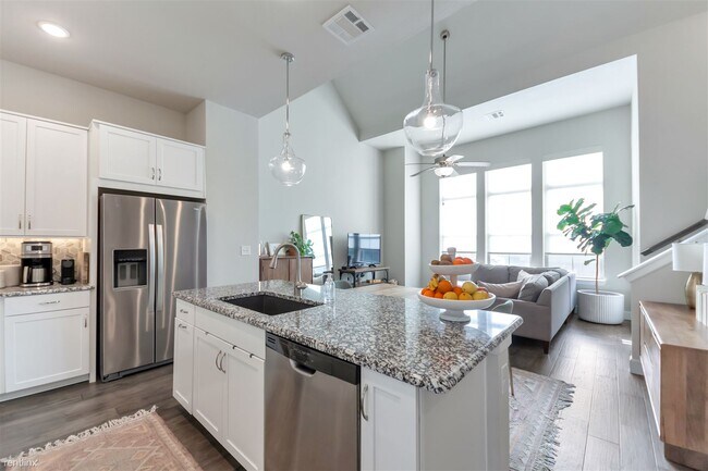 Building Photo - 2 br, 2.5 bath House - 1044 Manacor Lane