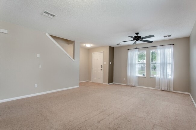 Building Photo - 2700 Peach Dr